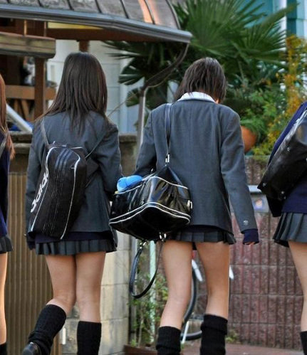 【動画あり】女子高生のスカート短すぎ！新潟の女子高生すげぇｗｗｗｗｗｗ