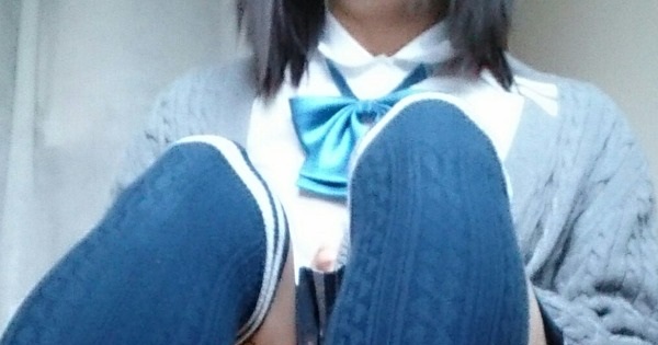 【女神降臨】学生時代の制服で自撮りチラチラ画像をばら撒いてる素敵女子現る！