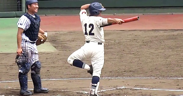 【高校野球】代打で現れた球児のパフォーマンスが無駄にキレッキレな件ｗｗｗ