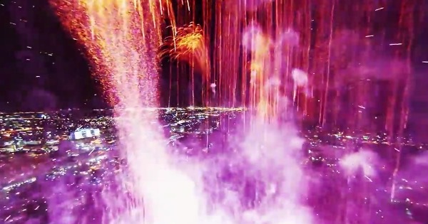 【夏の夜の夢】打ち上げ花火を内部からドローンで撮影してみた！超キレイ！
