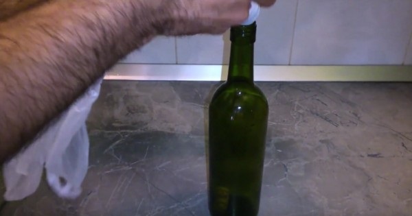 【豆知識】瓶の中に落としちゃったコルクを鮮やかに救出する方法！意外とすげえ！