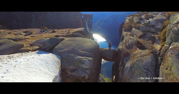 【雄大だけど恐ろしい！】ノルウェーの断崖絶壁をドローン撮影した映像