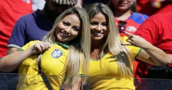 【ブラジル女性サポーターが熱い！！】結構カワイイ子がいる、サッカー好きなブラジル女性サポーター達！