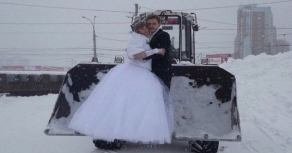 【さすがのクオリティ】ロシアは結婚写真もカオスだったｗｗ